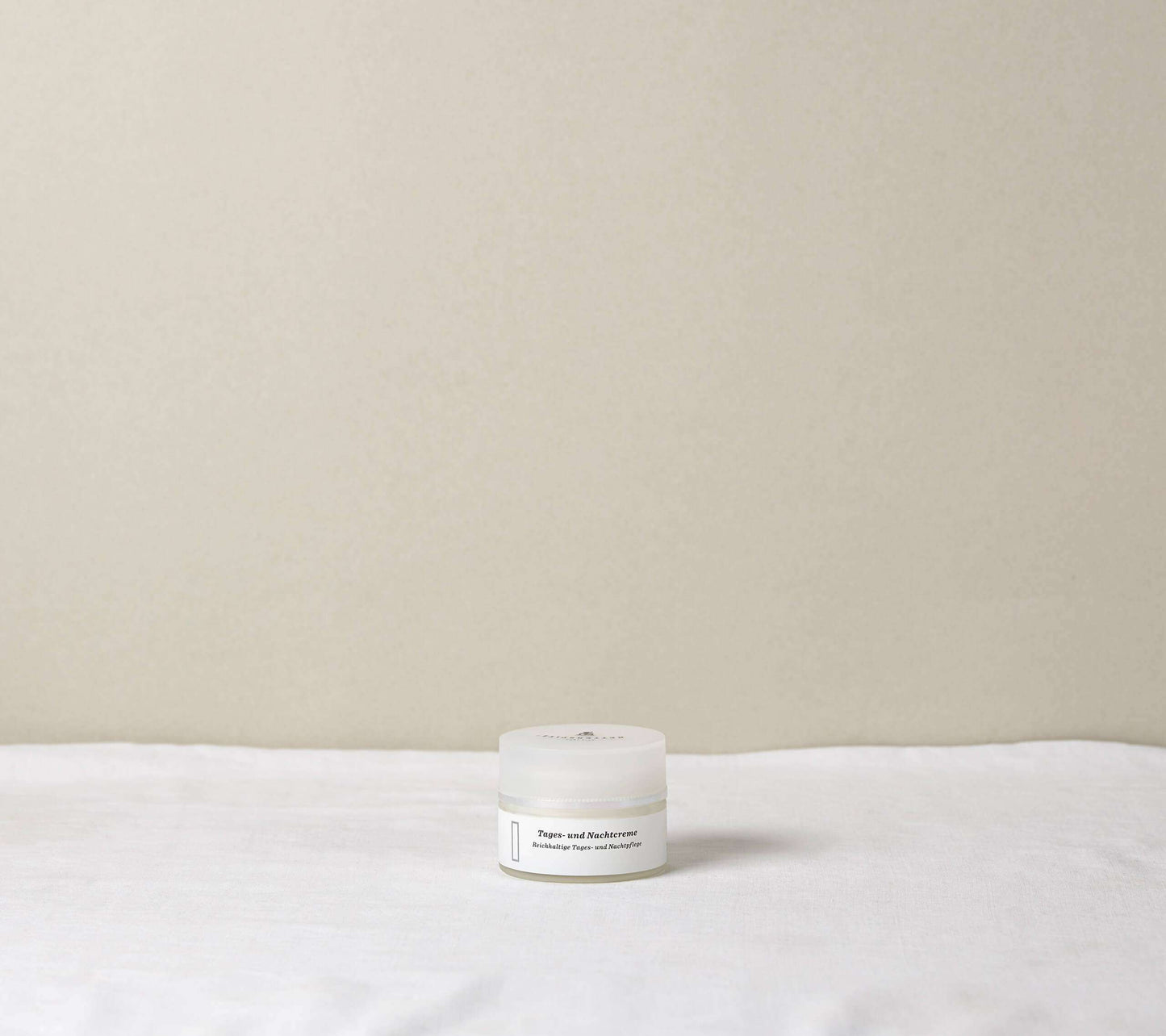 Intensive Tages und Nachtcreme für 24 Stunden Feuchtigkeit