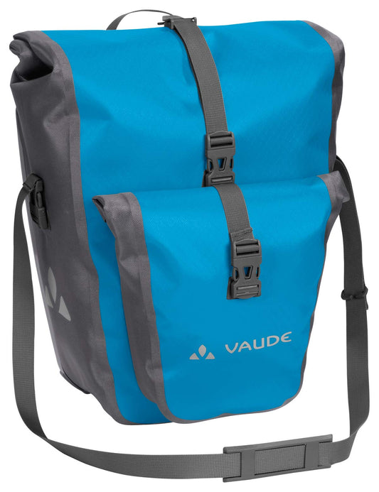 VAUDE Fahrradtaschen für Gepäckträger Aqua Back Plus, 2 x Hinterradtaschen wasserdicht, 51 Liter Gesamtvolumen, in hellblau, Fahrrad Gepäckträgertasche hinten, einfache Befestigung – Made in Germany