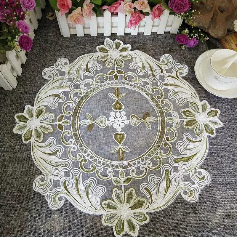 Elegantes Rundes Tischset mit Spitze Stickerei – Vielseitige Deko & Schutz