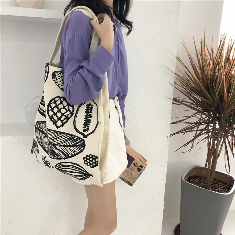 Große Damen-Umhängetasche aus Eco-Baumwolle mit Blätter-Print – stylisch & nachhaltig