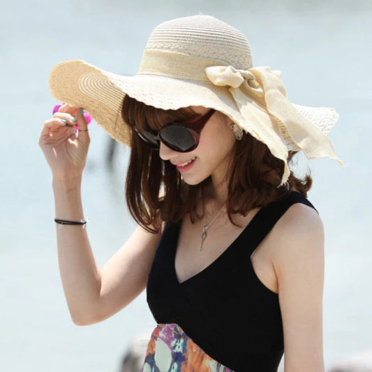 Moderner Damen Strohhut mit großer Krempe – Leicht - faltbar für Sommerlust