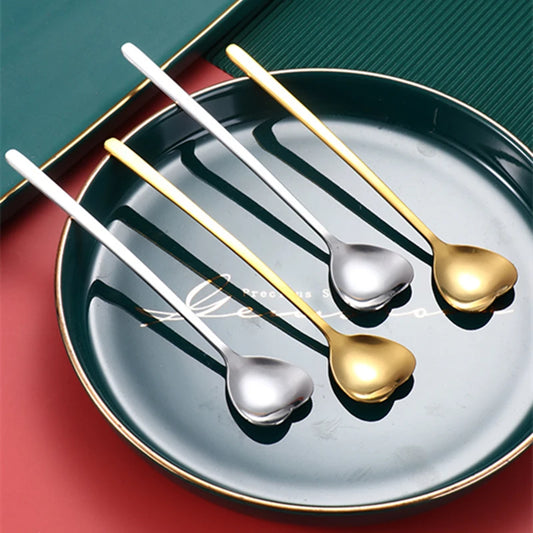 Herzförmiger Edelstahl-Löffel – stilvoll - langlebig, Silber/Gold, 13,5–17 cm