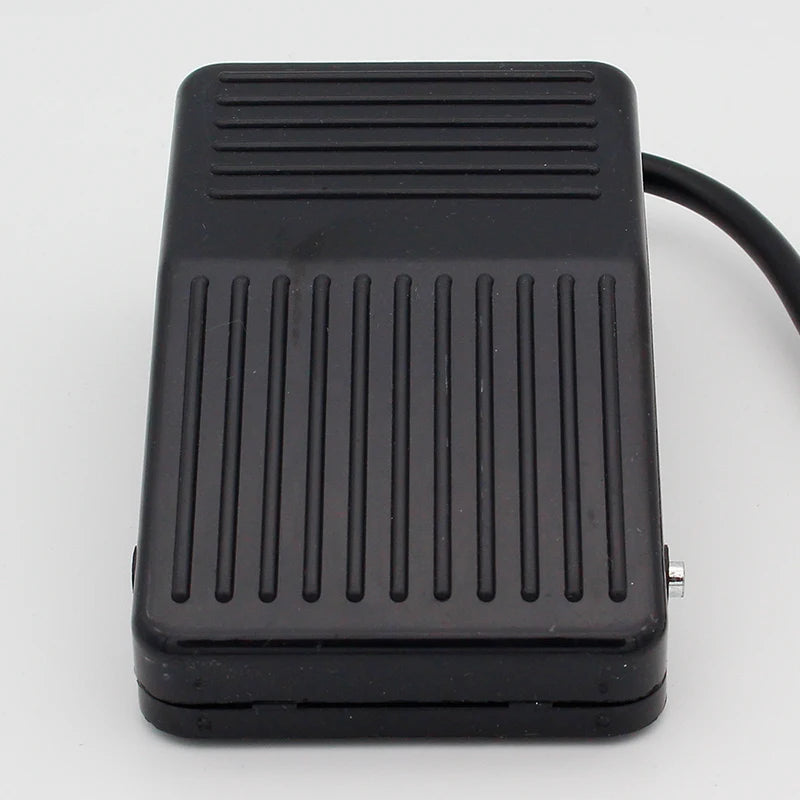 Präziser SPDT Fußpedal-Schalter – rutschfest, kompakt 10x6x3,5 cm für Industrie