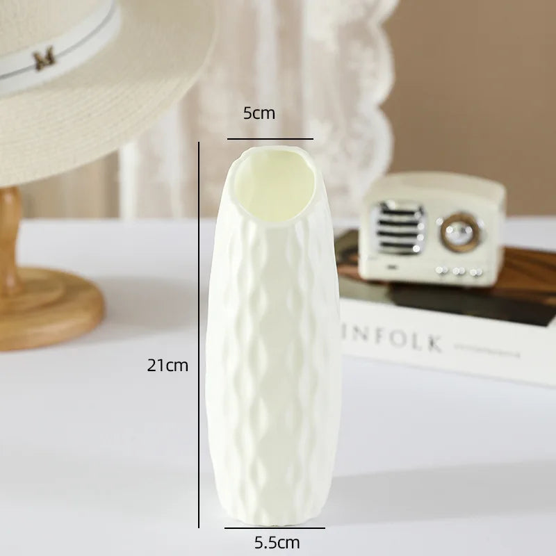 Moderne Kunststoffvase für Hydrokultur und stilvolle Tischdekoration