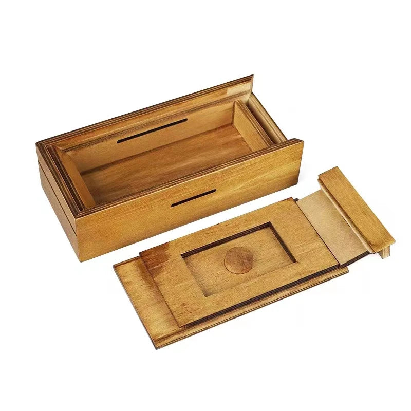 Klassische hölzerne Puzzlebox mit geheimem Fach für Gehirntraining