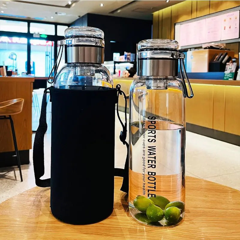 Nachhaltige 1L Glasflasche mit Teezufsatz & Stoffhülle – BPA-frei, robust