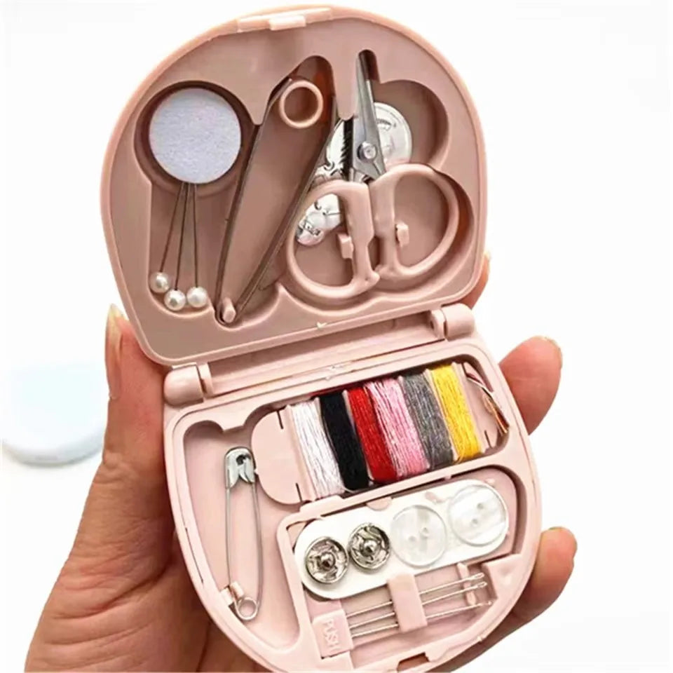 Tragbares Mini Nähset mit Schere Fingerhut und Nadel für Reisen