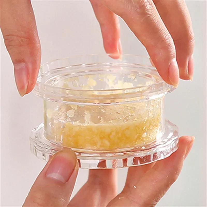 Manuelle Knoblauch Presse zum schnellen und einfachen Zerkleinern in der Küche