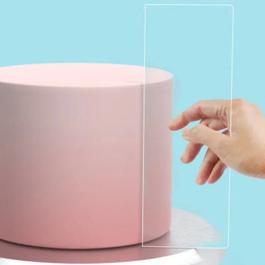 Transparenter Acryl-Kuchenschaber für präzises Verputzen von Backwaren