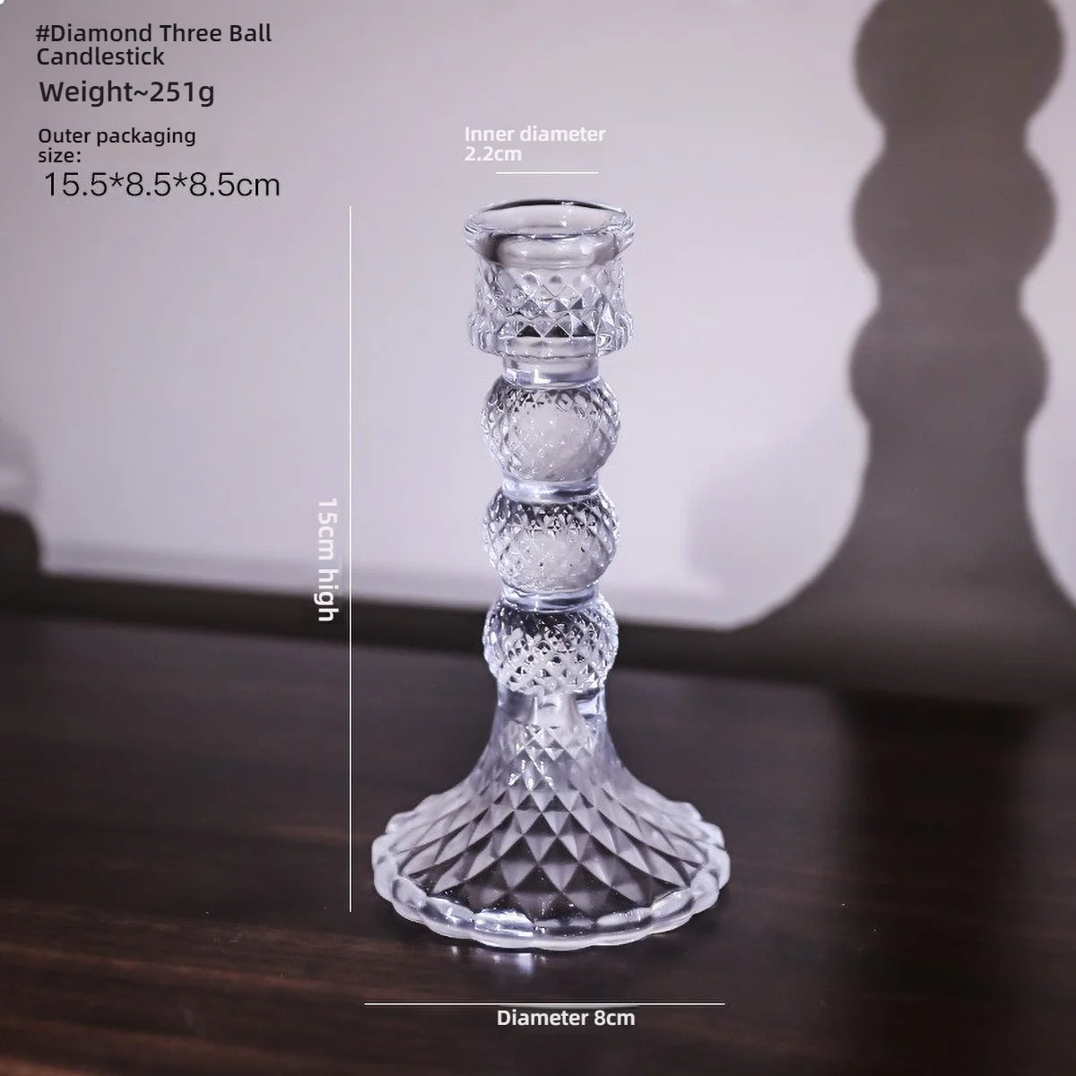 Transparenter Kerzendochthalter aus Glas als stilvoller Tischkerzenständer