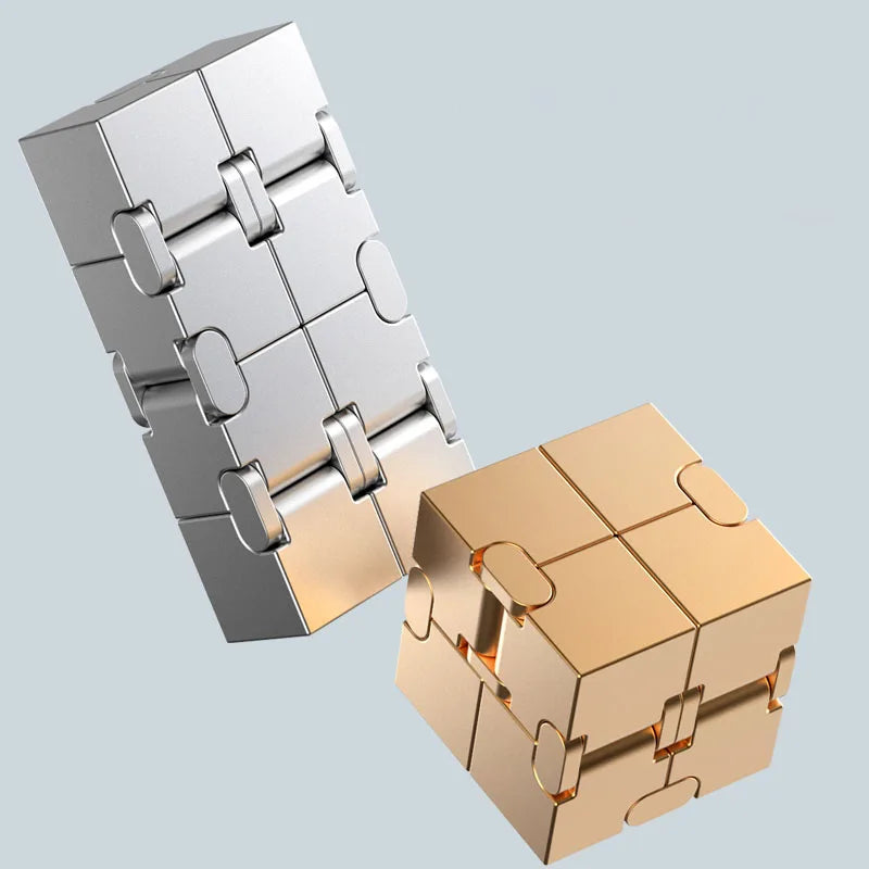Tragbarer Metall Magic Cube Dekompressionsspielzeug für Kinder Erwachsene