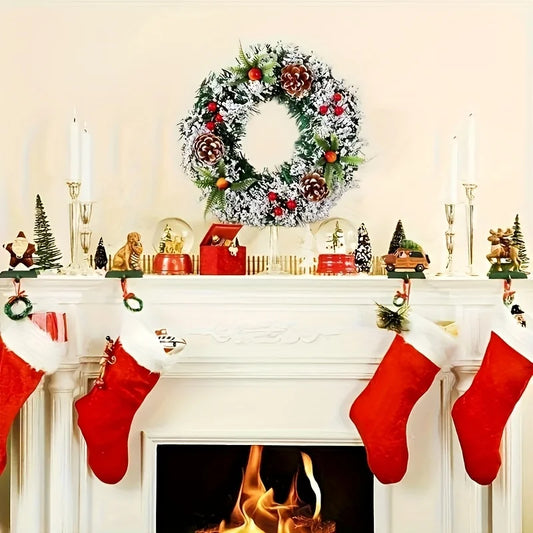 Festlicher Kranz mit rotem Obst für Ihre Weihnachtsdekoration