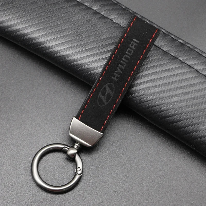 Robuster Metall-Leder Schlüsselanhänger mit Hyundai Emblem – Stilvoll - Praktisch