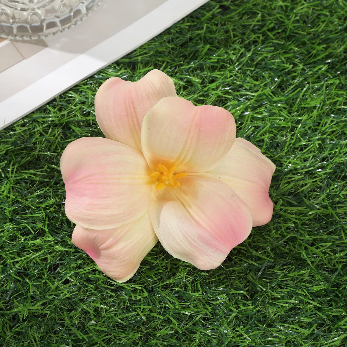 Leicht - stilvoll: Kleine Tulpenblumen-Haarspange für Sommer - Alltag