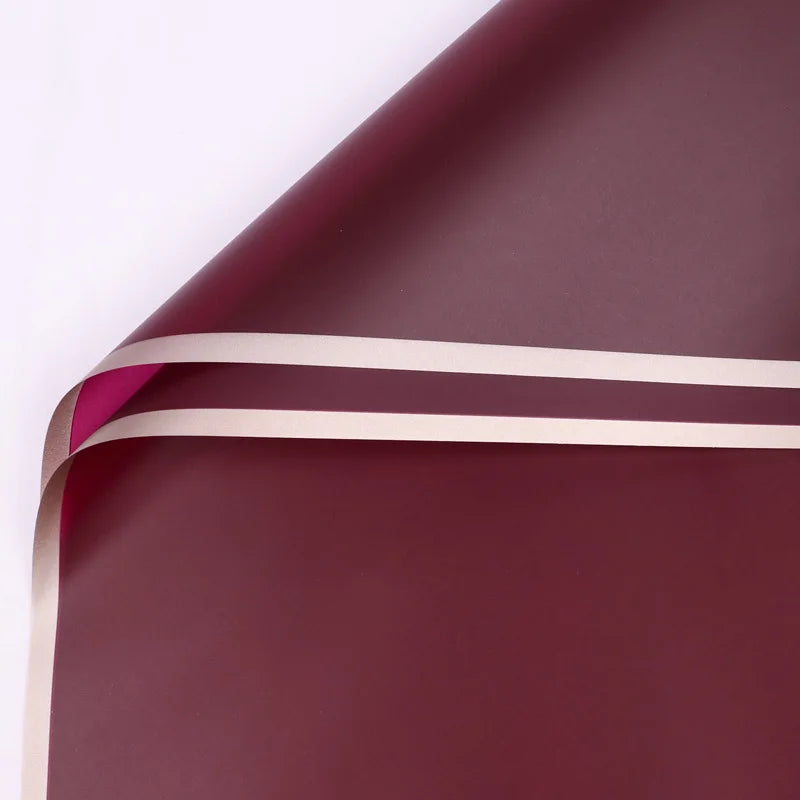 Elegantes Blumiges Geschenkpapier mit Goldrand für besondere Anlässe