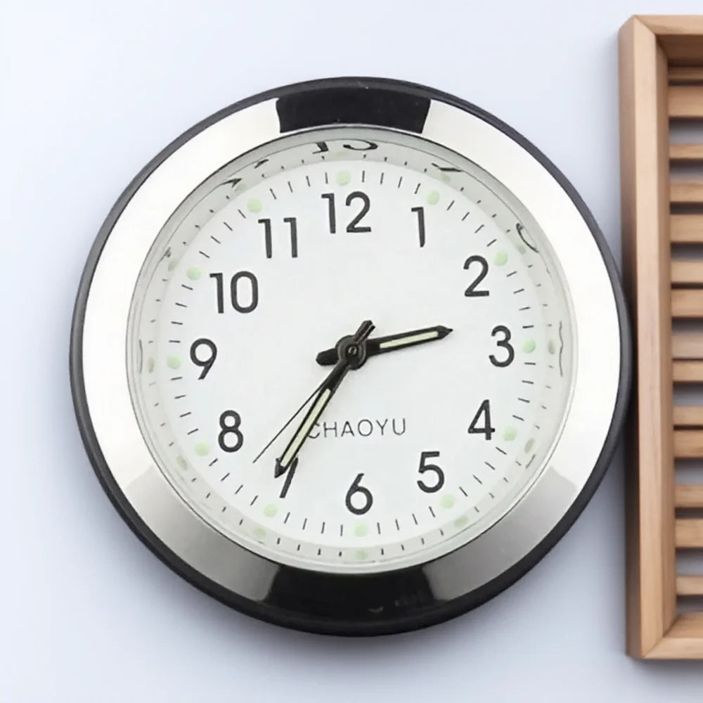 Leuchtende Analoge Autouhr für stilvolle Innenraum Dekoration