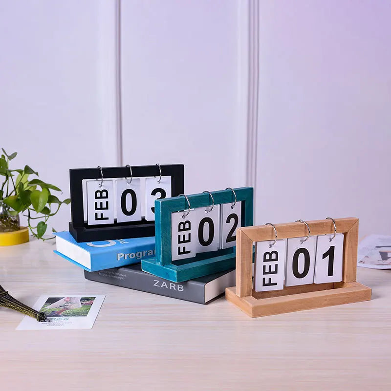 Natürlicher Drehkalender aus Holz – stilvolle Bürodekoration - praktische Planung
