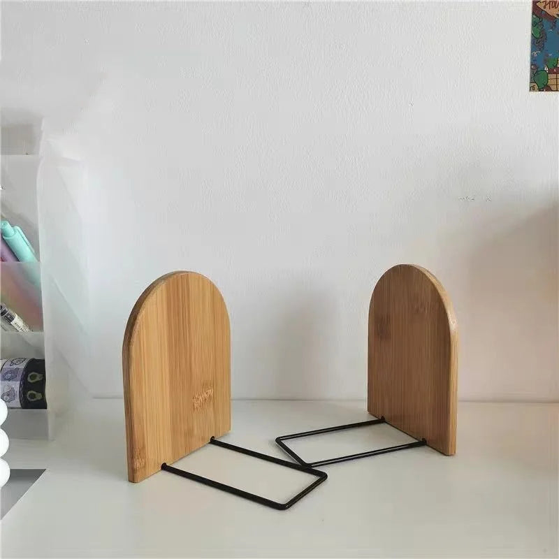 Einfacher Holz Buchstützen Halter als Desktop Organizer