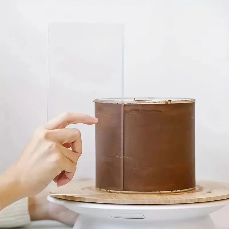 Transparenter Acryl-Kuchenschaber für präzises Verputzen von Backwaren