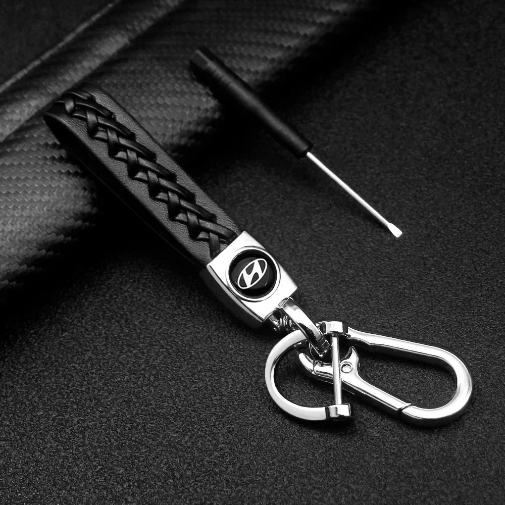 Robuster Metall-Leder Schlüsselanhänger mit Hyundai Emblem – Stilvoll - Praktisch