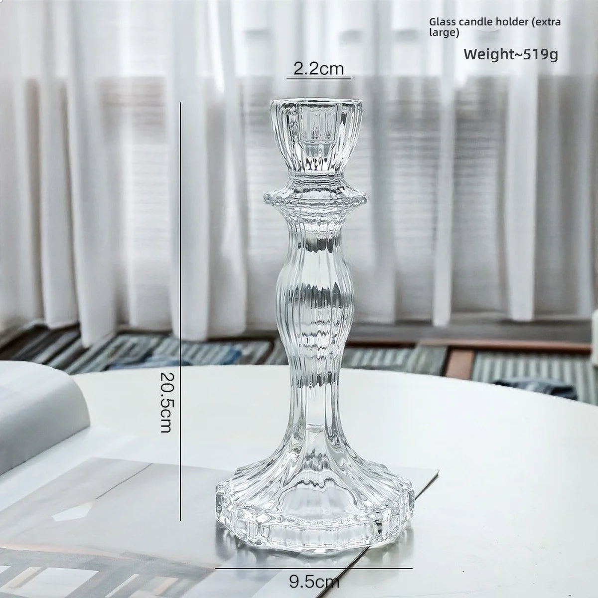 Transparenter Kerzendochthalter aus Glas als stilvoller Tischkerzenständer