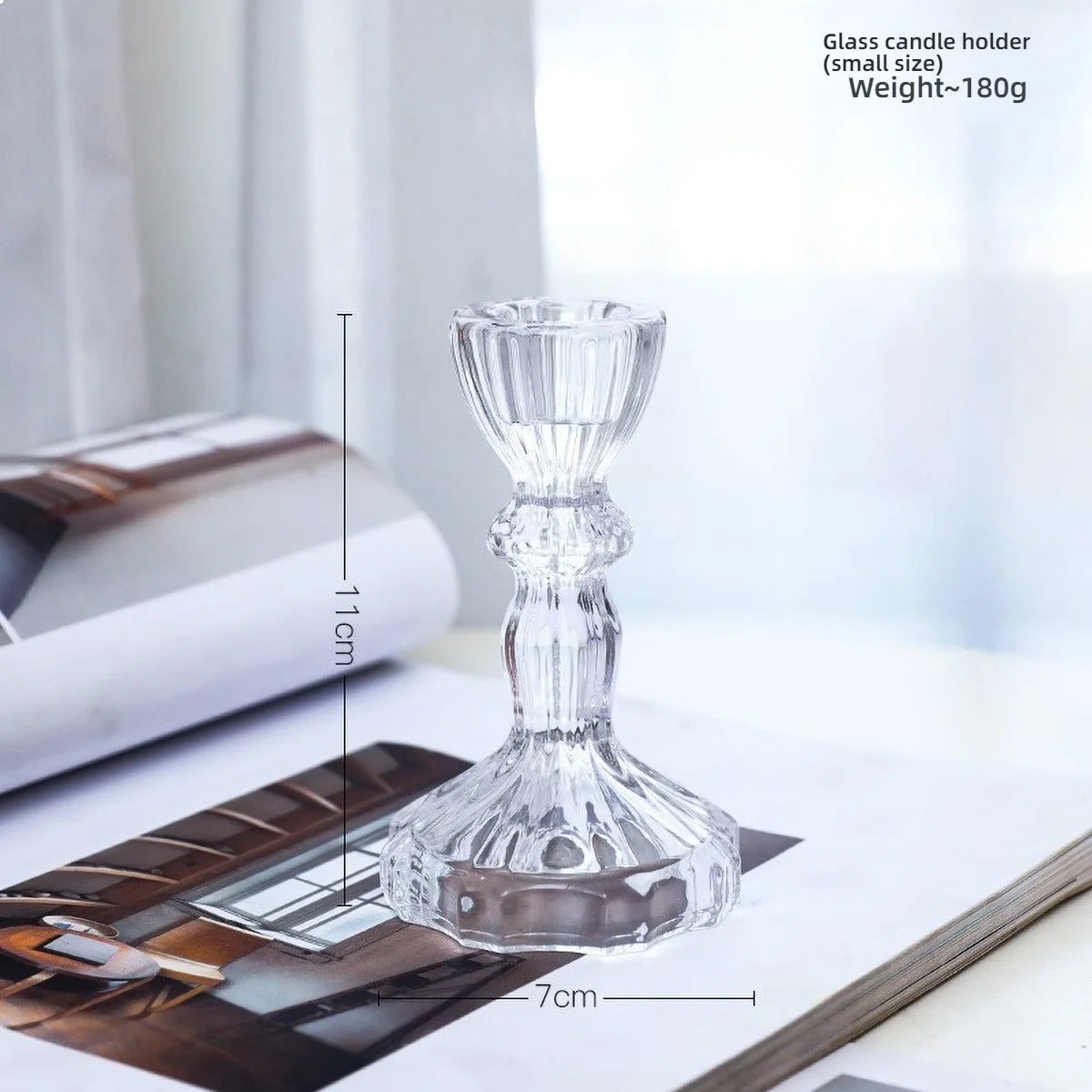 Transparenter Kerzendochthalter aus Glas als stilvoller Tischkerzenständer