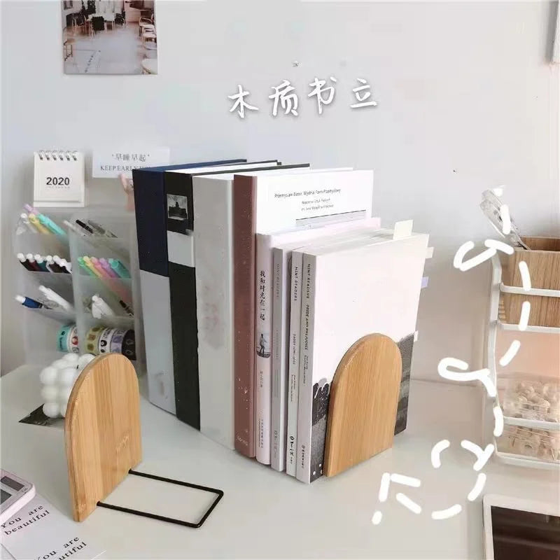 Einfacher Holz Buchstützen Halter als Desktop Organizer