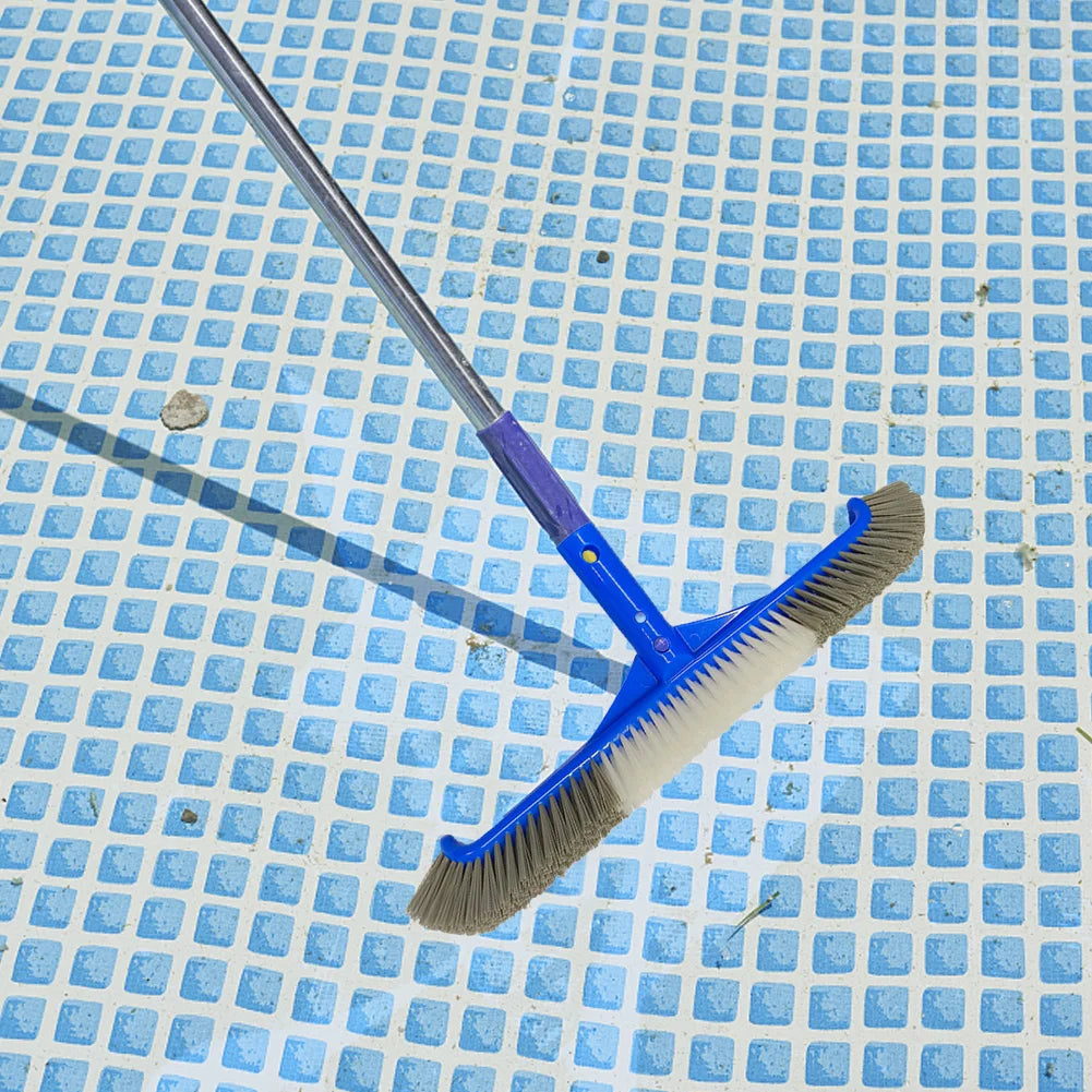 Effektive Poolreinigung: Langlebige Schwimmbadbürste mit 45° Winkel, Nylonborsten