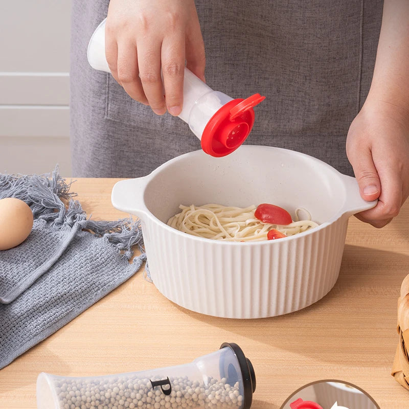 Praktisches 2er-Set klare Gewürzflaschen mit Farbmarkierung für Salz - Pfeffer
