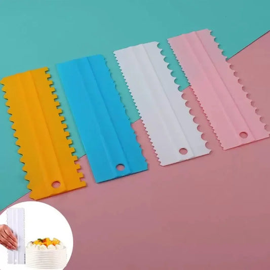 4-teiliges Kunststoff Creme Schaber Set für präzises Kuchen Dekorieren