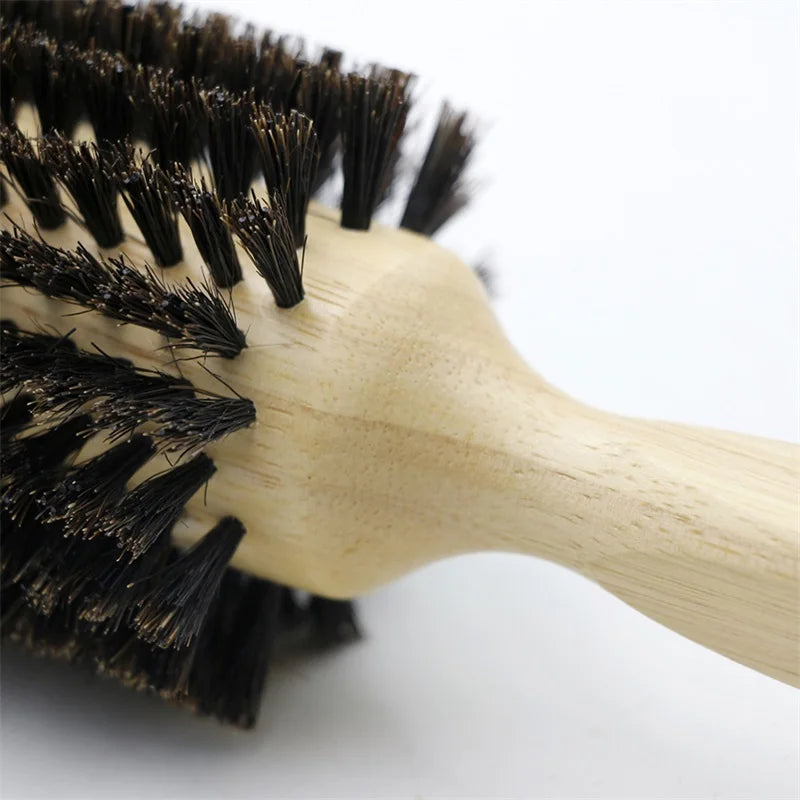 Runde Haarbürste mit Holzgriff und Wildschweinborsten für professionelles Styling