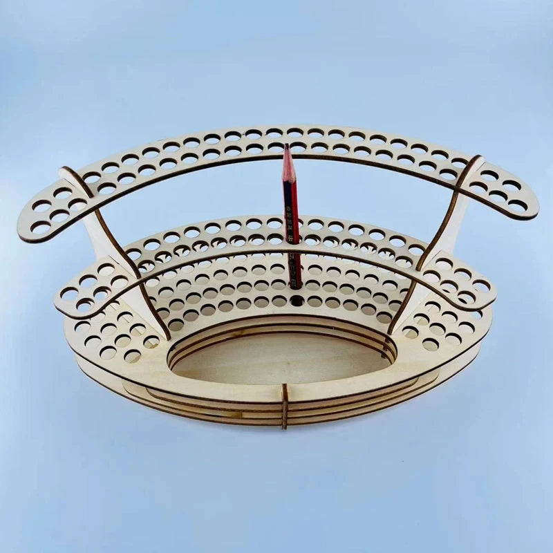 Natürliche Ordnung: Robuster Holz Pinselhalter mit vielseitigen Löchern für Stifte
