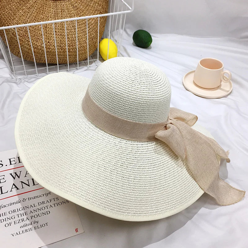 Leichter, faltbarer Strohhut mit großer Krempe – perfekter Sonnenschutz für Damen