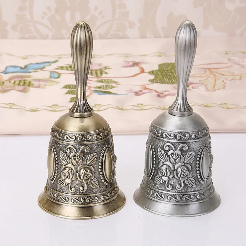 Klarer Klang - Retro-Chic: 1PC Metall-Handglocke im europäischen Stil für Deko