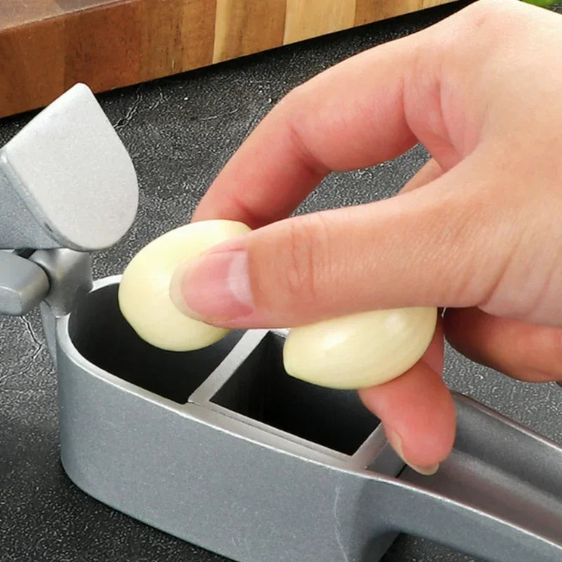 2-in-1 multifunktionale Knoblauchpresse aus Zinklegierung manuelles Küchenhelfer
