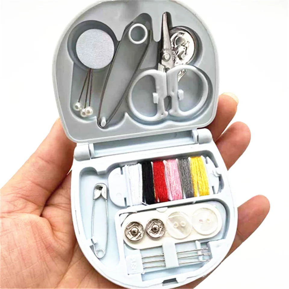 Tragbares Mini Nähset mit Schere Fingerhut und Nadel für Reisen