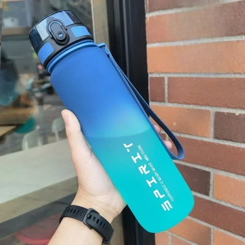 Auslaufsichere 1L Sportwasserflasche bunt – ideal für Outdoor, Fitness & Reisen