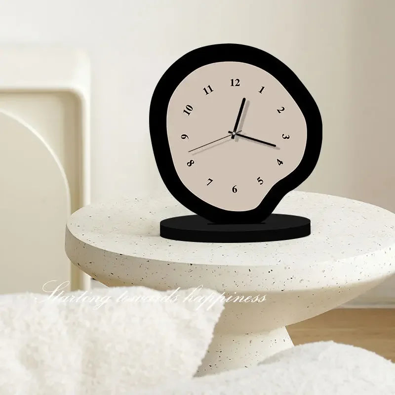 Elegante cremefarbene Acryl-Desktop-Uhr – leise Präzision im modernen Design
