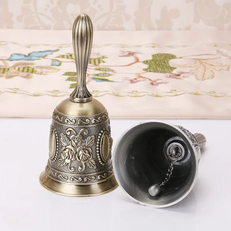 Klarer Klang - Retro-Chic: 1PC Metall-Handglocke im europäischen Stil für Deko