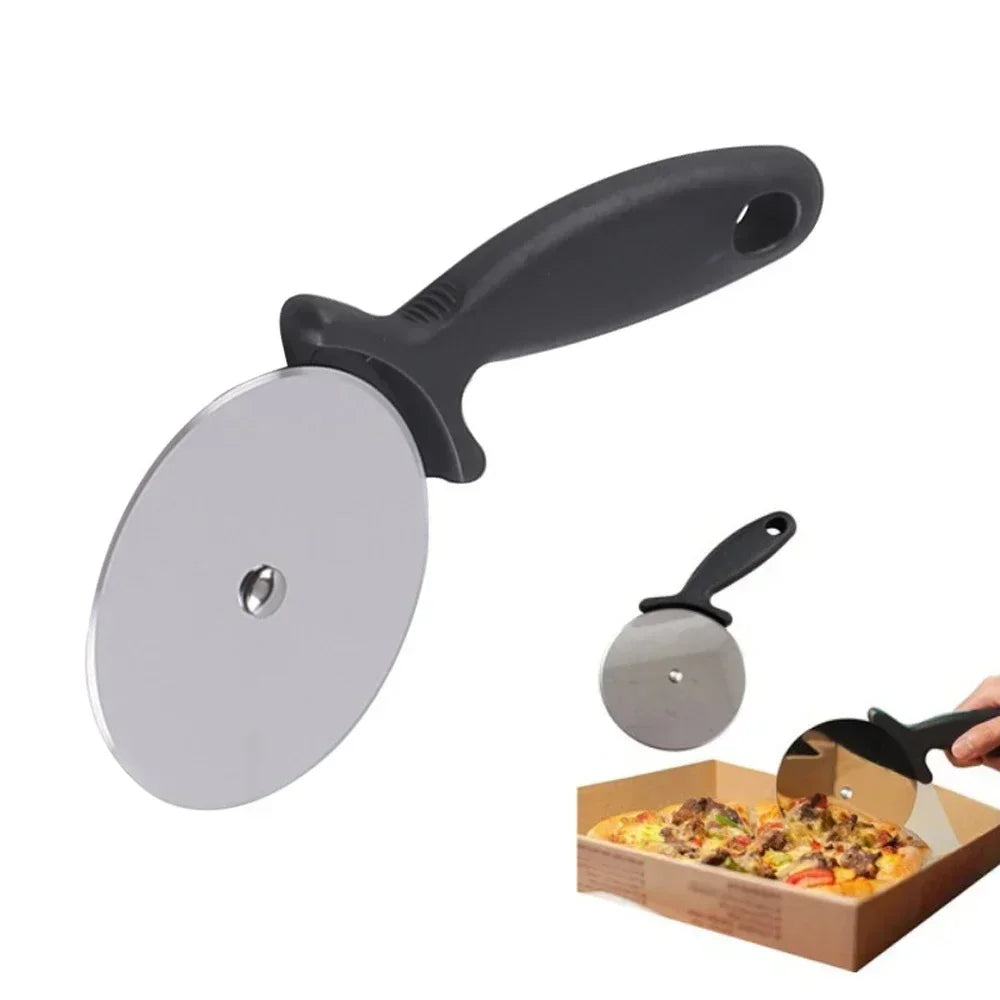 Präziser Edelstahl Pizzaschneider mit ergonomischem Griff in Rot oder Schwarz