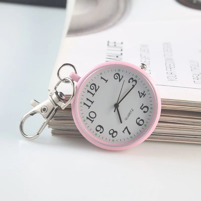 Kleine Quarz-Taschenuhr mit Schlüsselanhänger – präzise - leuchtend fürs Team