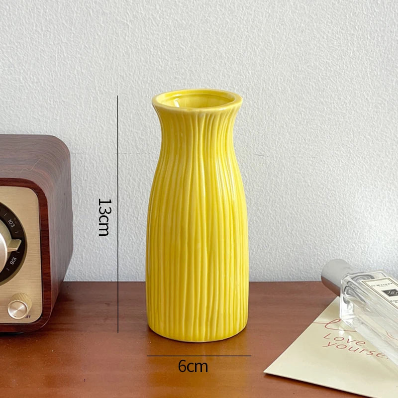 Bonbonfarbene Keramikknospenvase für Pampasgras und Blumen