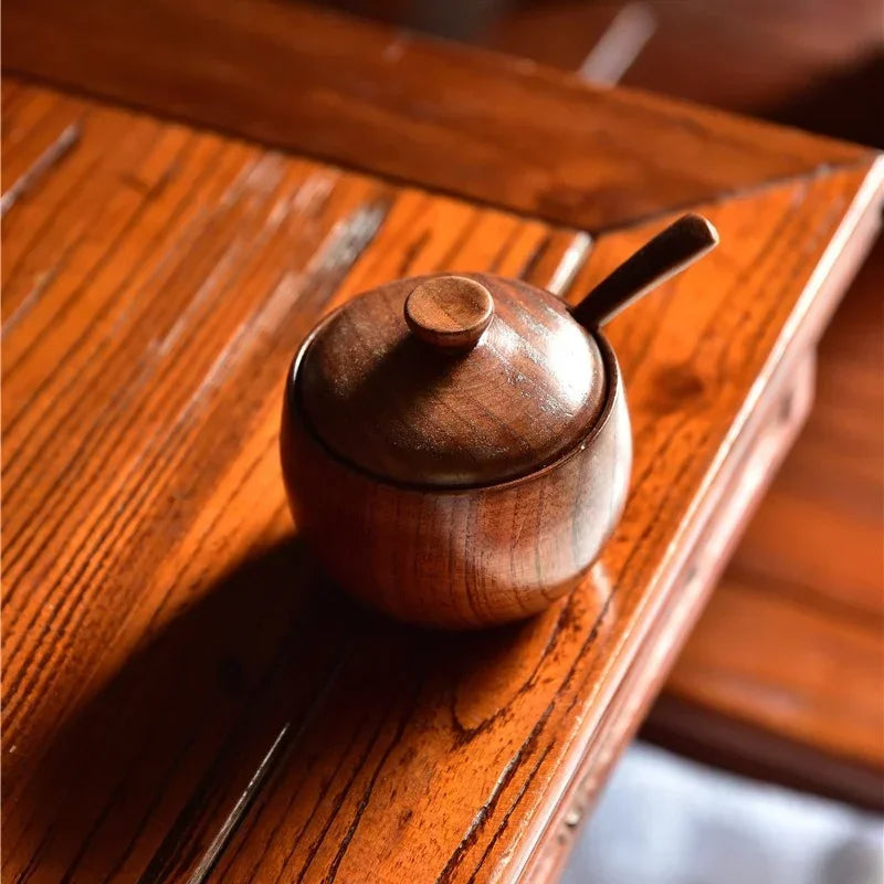 Natürlicher Holz-Salzstreuer mit Vintage Gewürzglas, Deckel - Holzlöffel