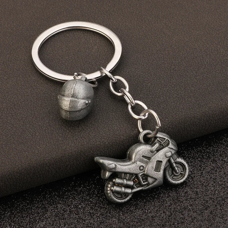 Robuster Edelstahl Schlüsselanhänger im Autoteile-Design – Perfektes Männergeschenk