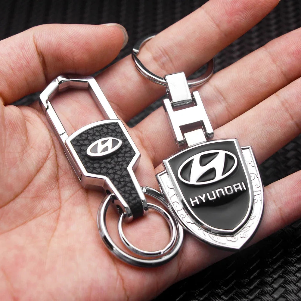 Robuster Metall-Leder Schlüsselanhänger mit Hyundai Emblem – Stilvoll - Praktisch