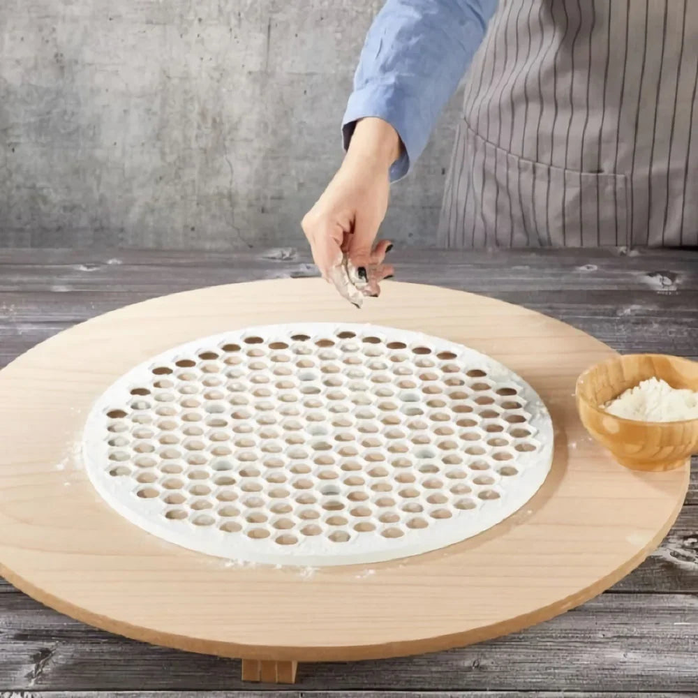 Schnell - gleichmäßig: 19-Loch Ravioli-Form aus lebensmittelechtem Kunststoff