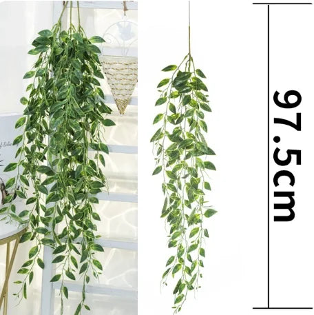 Handgefertigter Blumentopf aus Rattan für kreative Pflanzenhalterung