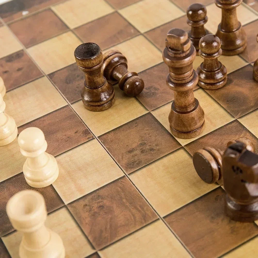 3-in-1 Holz-Spielbrett: Schach, Dame - Backgammon kompakt für unterwegs