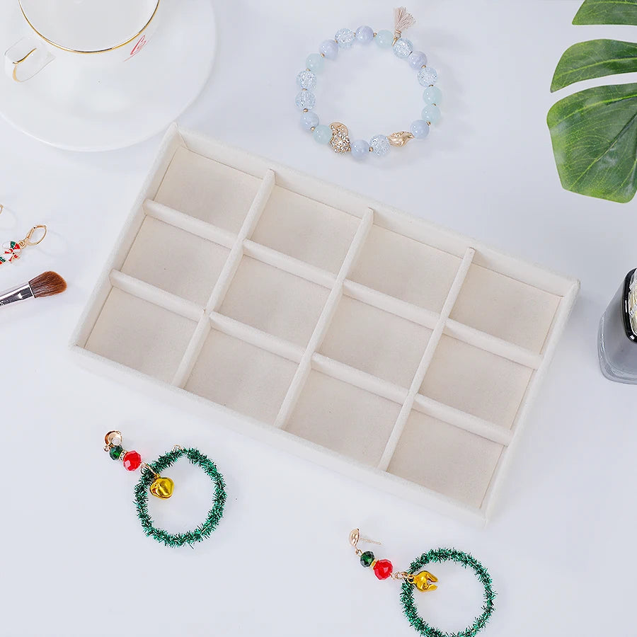 Beflockte Schmuckschatulle und Schmucktablett in Beige