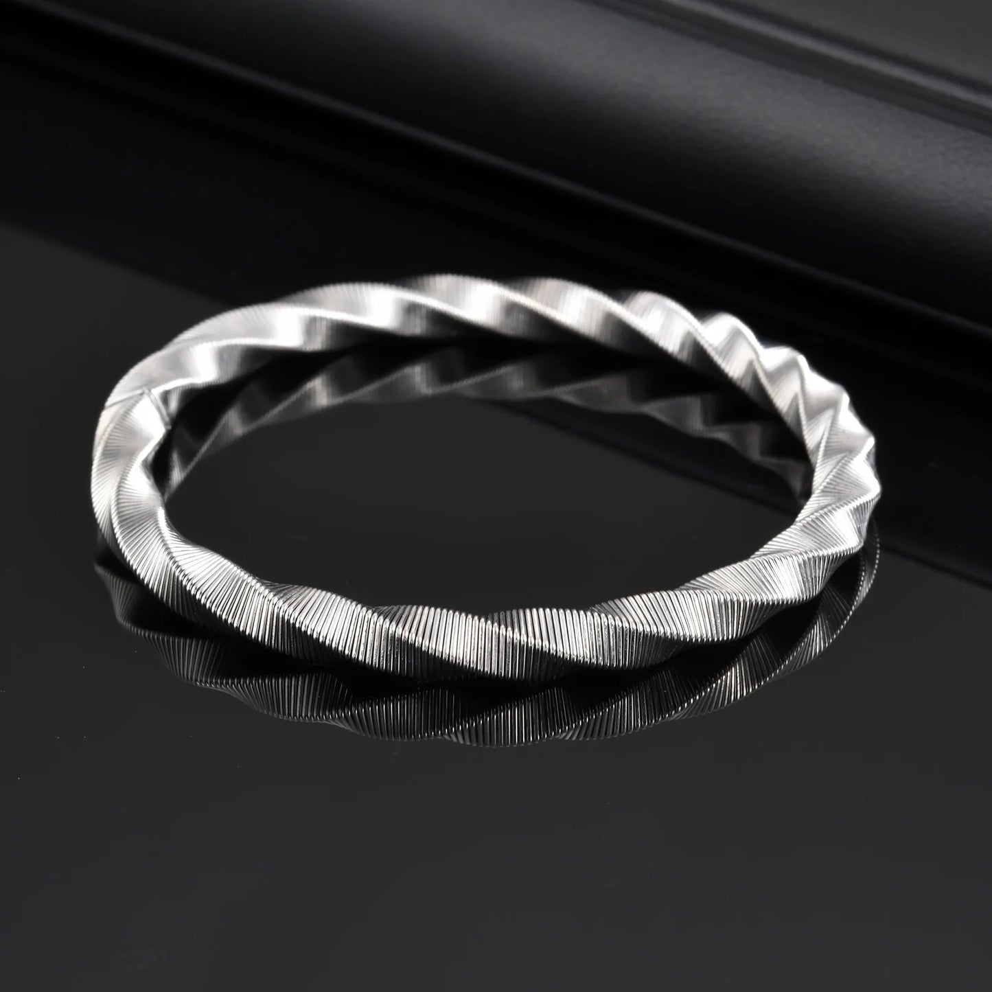 Elastisches Edelstahl Mobius Armband für Herren 6mm Breite